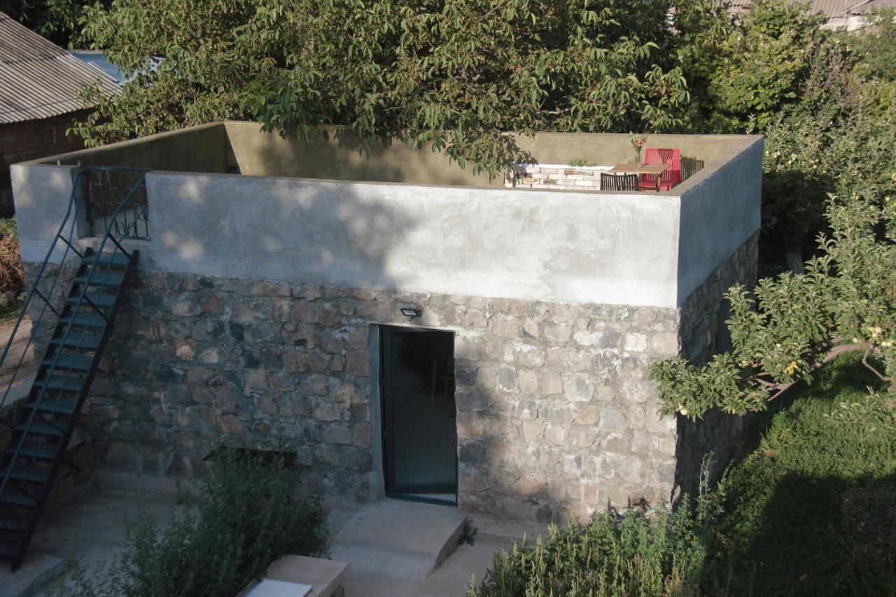 K'arashamb Zove Rural Cottage With Garden Views מראה חיצוני תמונה