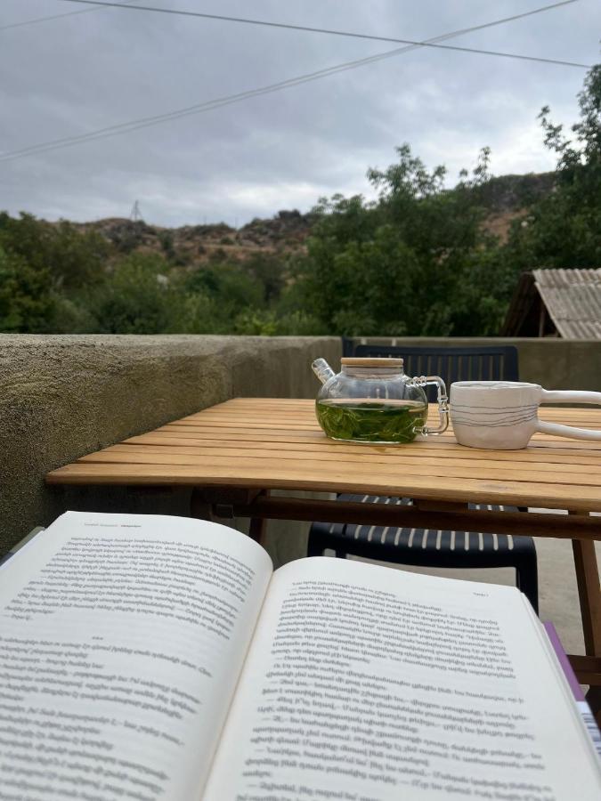 K'arashamb Zove Rural Cottage With Garden Views מראה חיצוני תמונה