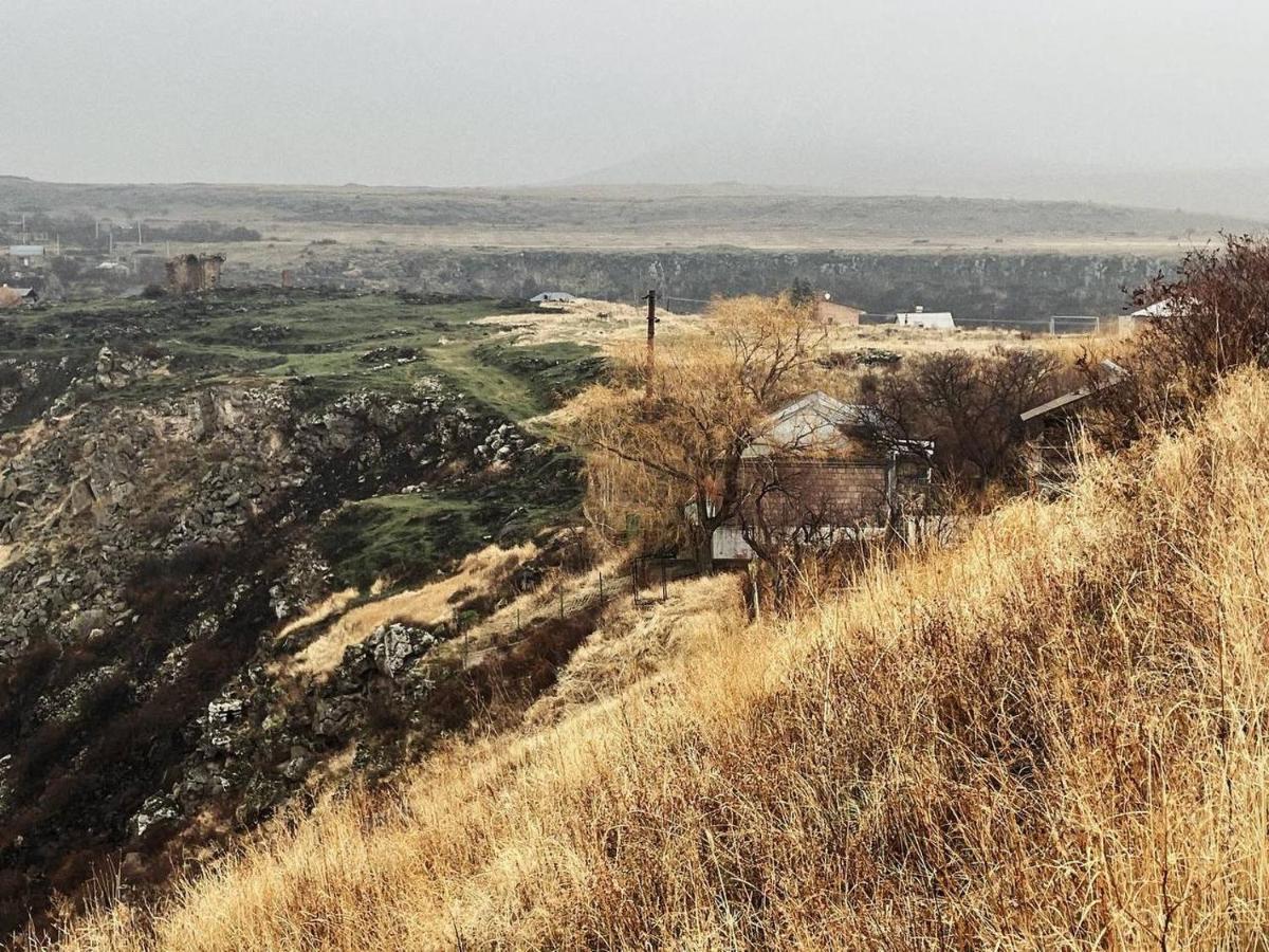 K'arashamb Zove Rural Cottage With Garden Views מראה חיצוני תמונה