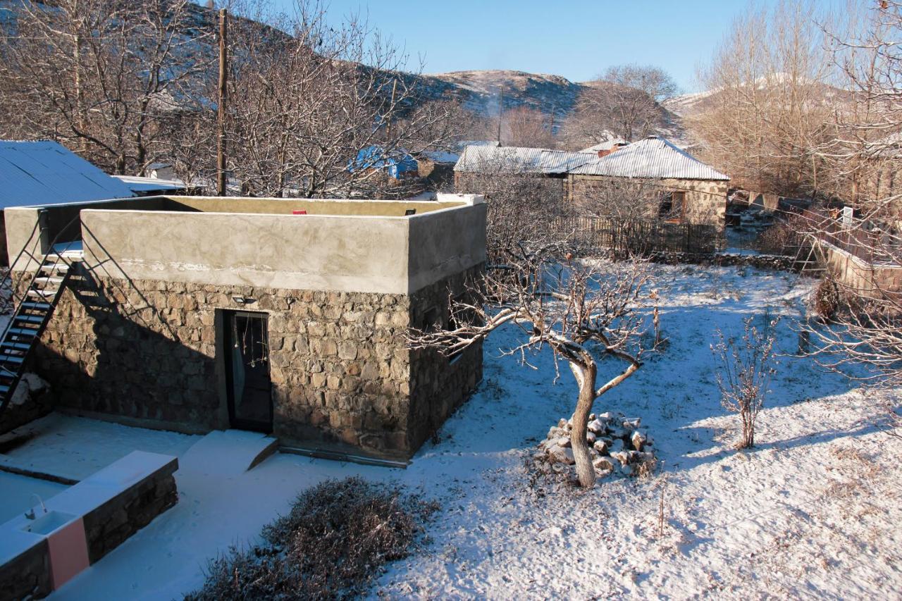 K'arashamb Zove Rural Cottage With Garden Views מראה חיצוני תמונה