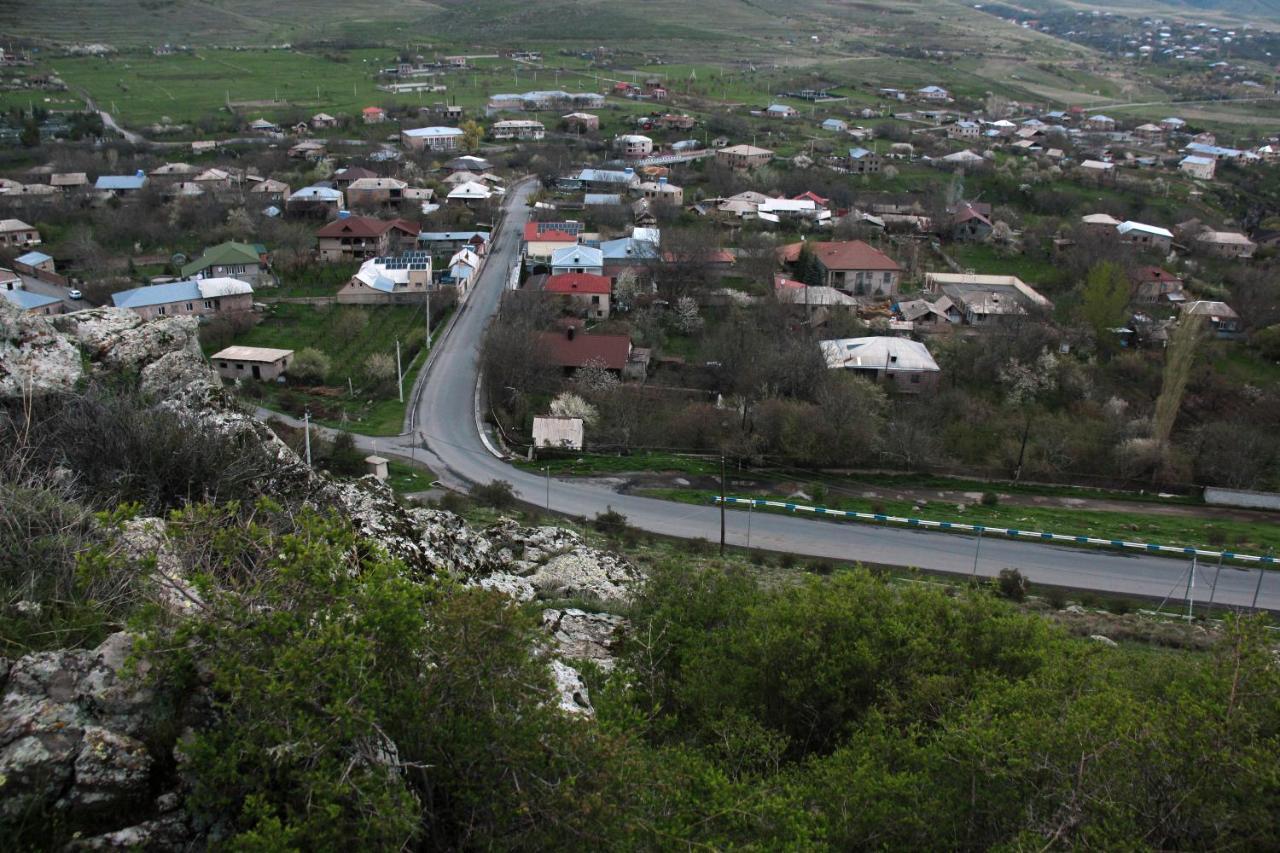 K'arashamb Zove Rural Cottage With Garden Views מראה חיצוני תמונה