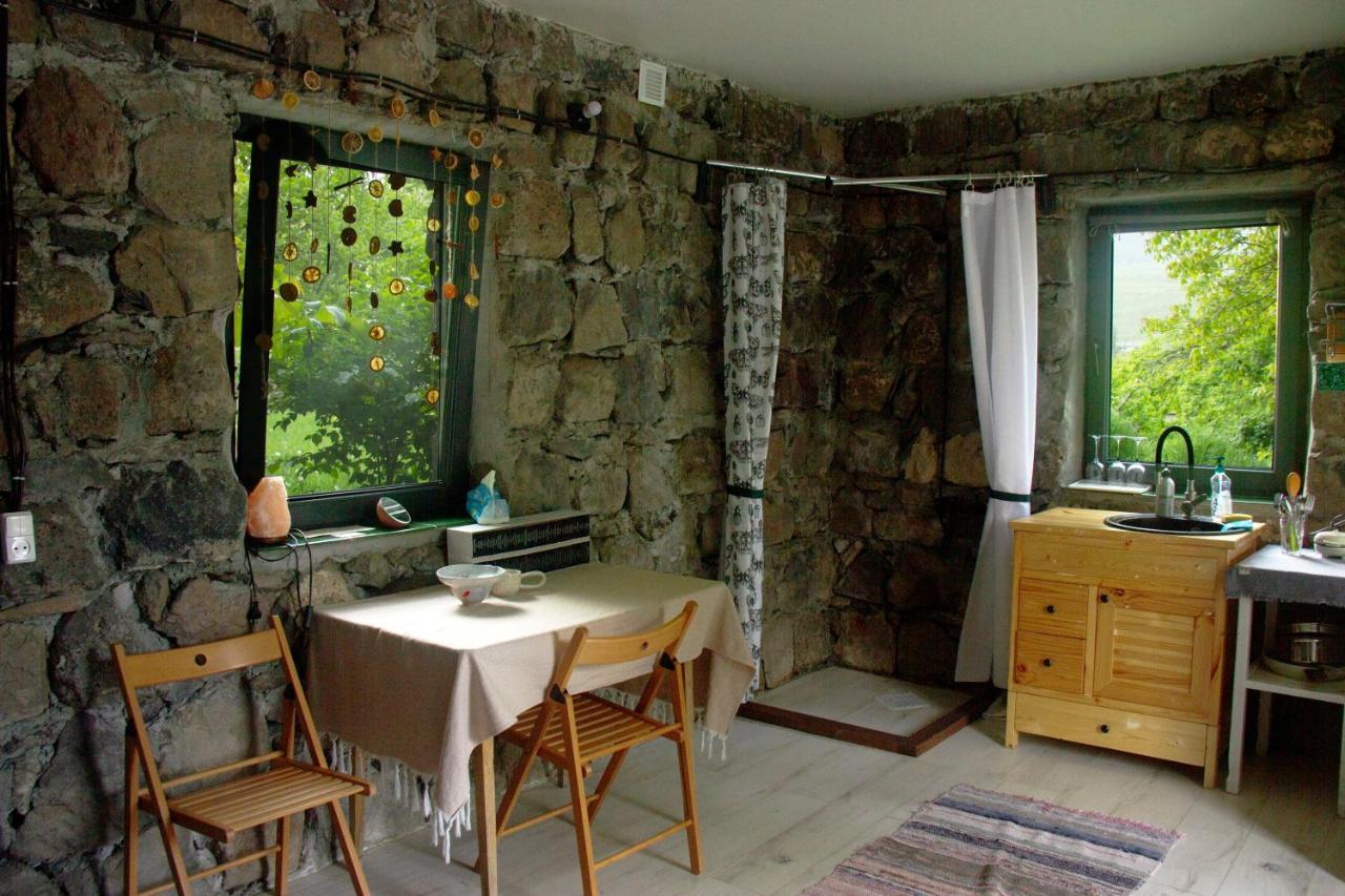 K'arashamb Zove Rural Cottage With Garden Views מראה חיצוני תמונה