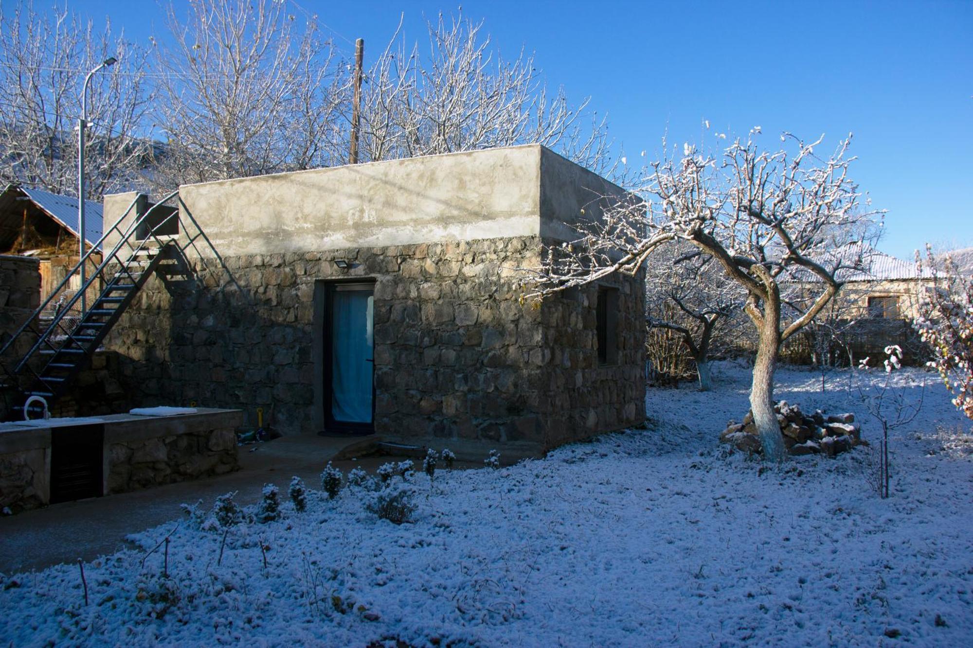 K'arashamb Zove Rural Cottage With Garden Views מראה חיצוני תמונה
