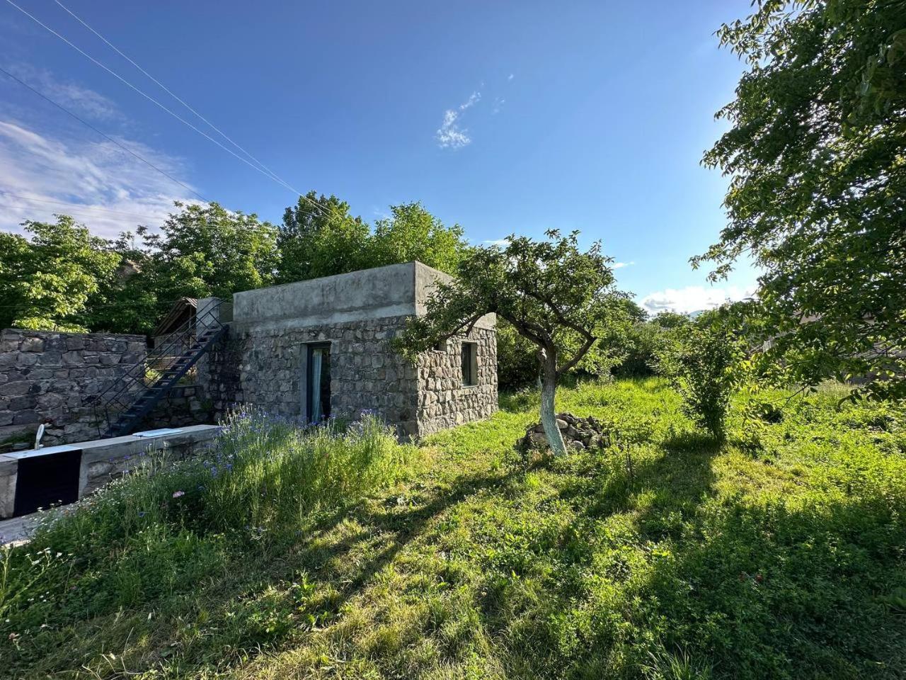 K'arashamb Zove Rural Cottage With Garden Views מראה חיצוני תמונה