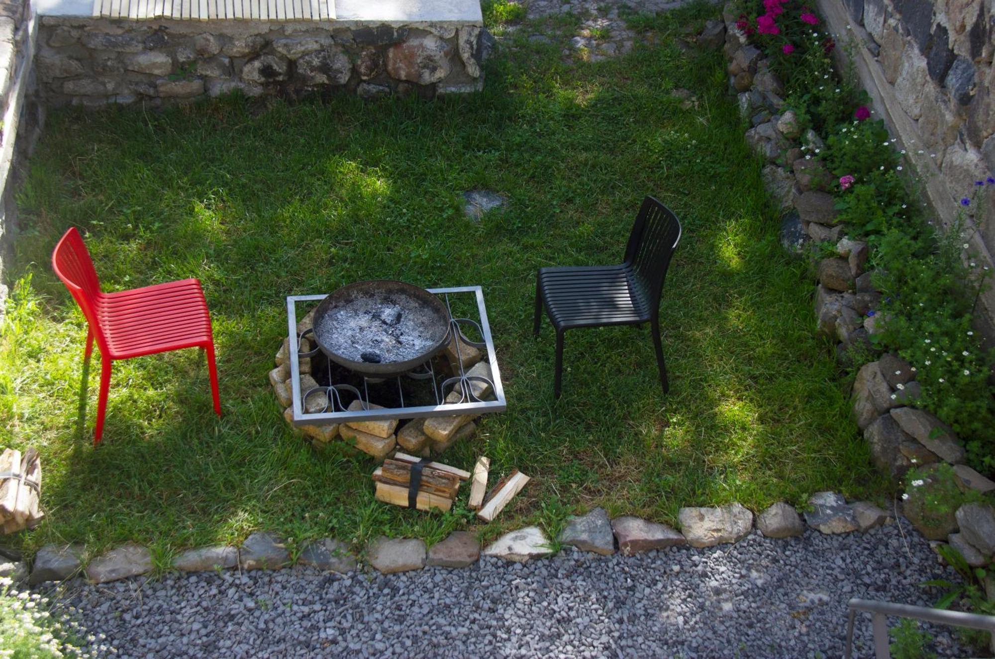 K'arashamb Zove Rural Cottage With Garden Views מראה חיצוני תמונה
