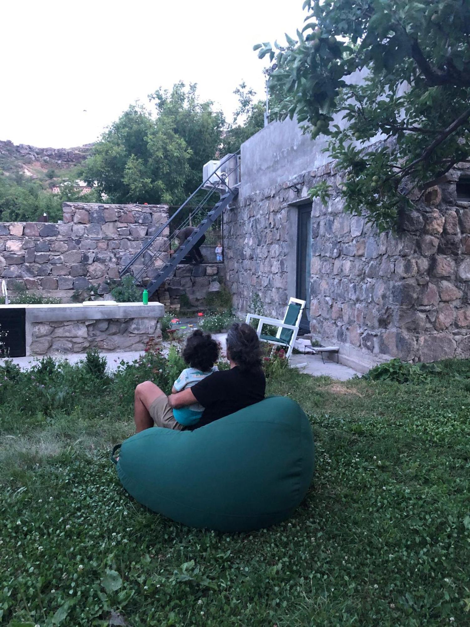 K'arashamb Zove Rural Cottage With Garden Views מראה חיצוני תמונה