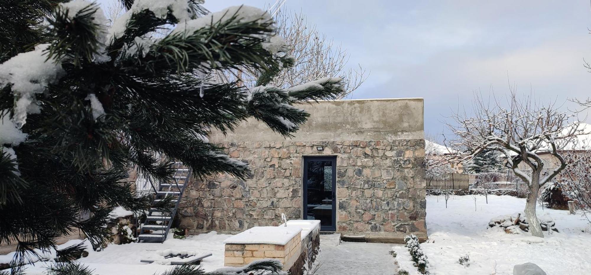 K'arashamb Zove Rural Cottage With Garden Views מראה חיצוני תמונה